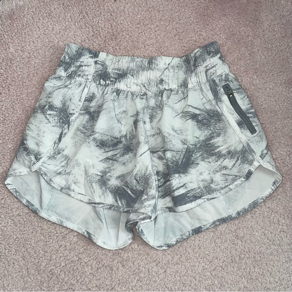 Lululemon shorts - Picture 3 of 8